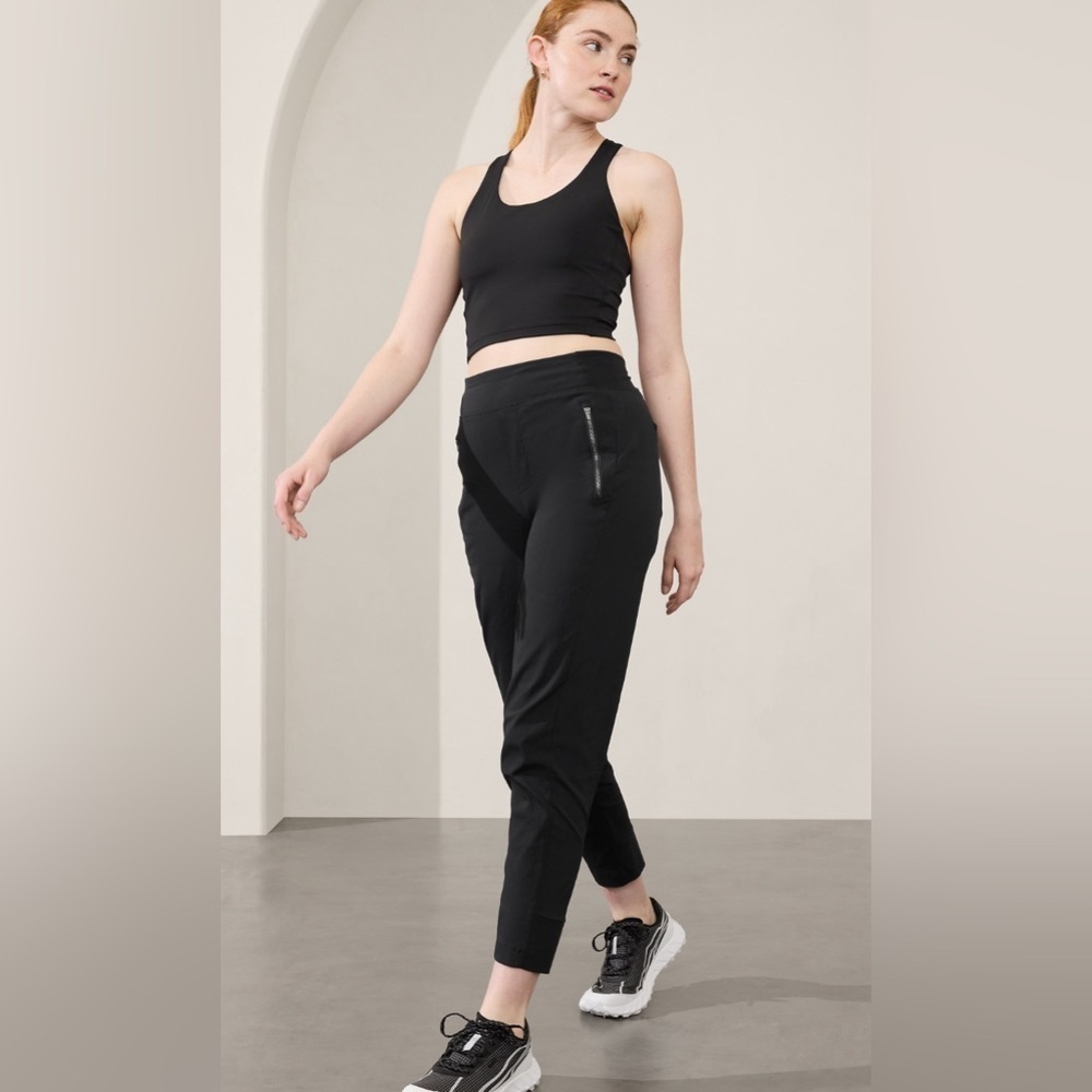 NWT Athleta Trekkie North Black Jogger size 8/T